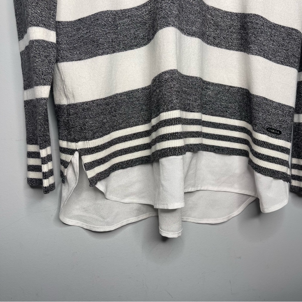 Calvin Klein Striped V-Neck Sweater (Medium) - Picture 2 of 7